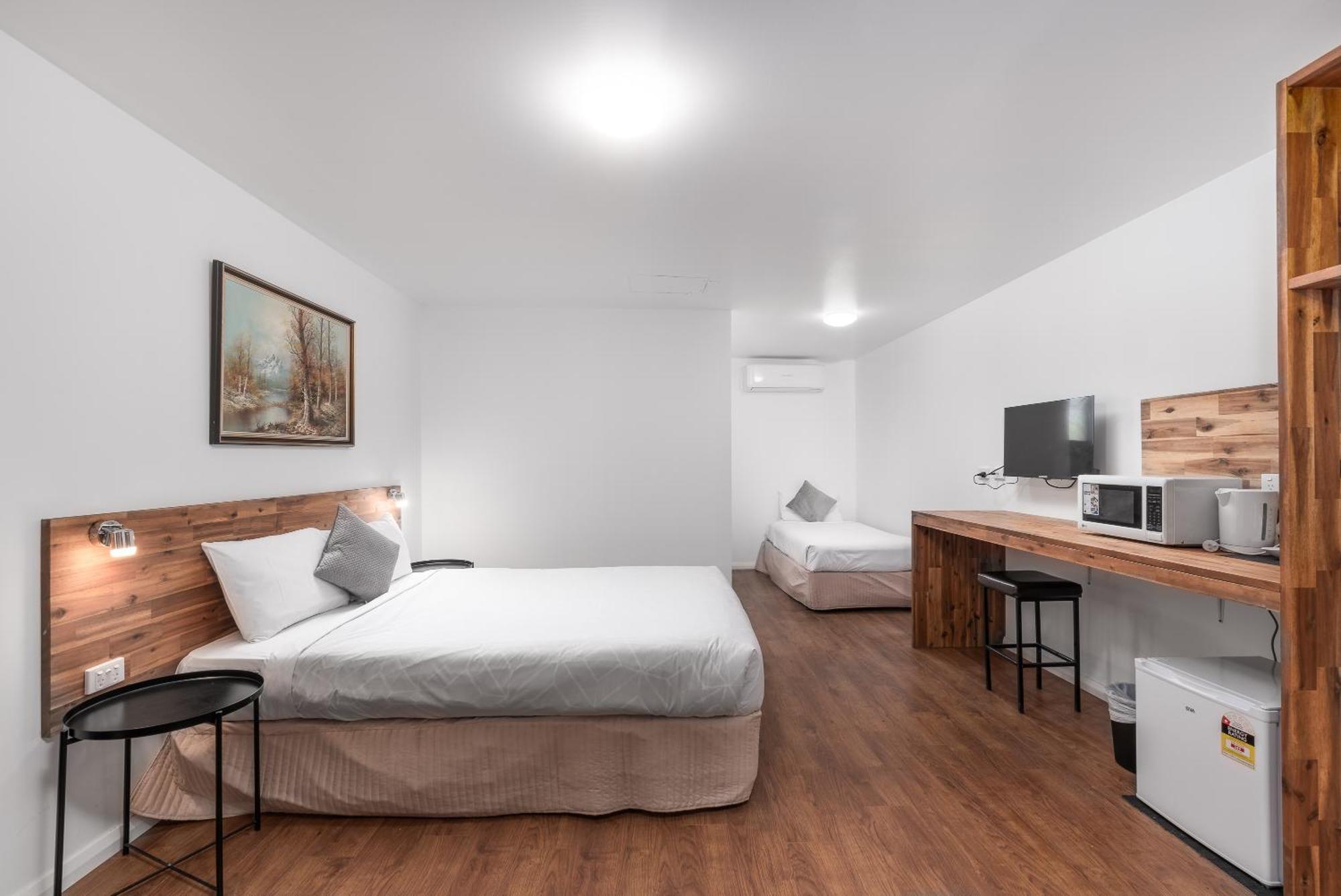 Econo Hotel